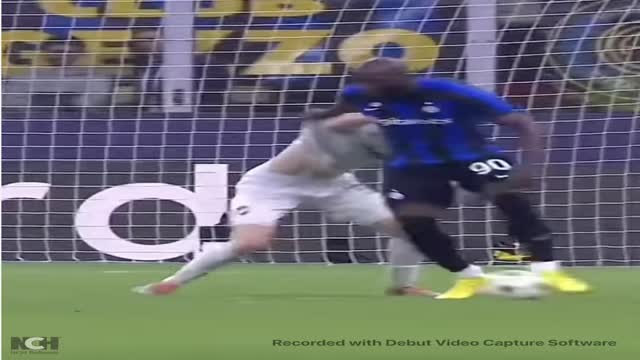 Lukaku 1. Bal afschermen. Hoek maken. Inspelen. Doorbewegen
