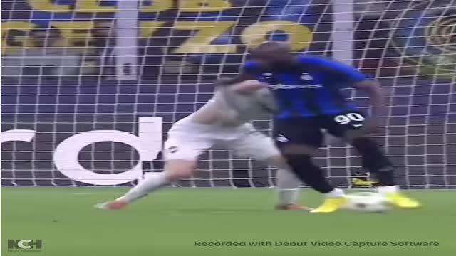 Lukaku 1. Bal afschermen. Hoek maken. Inspelen. Doorbewegen