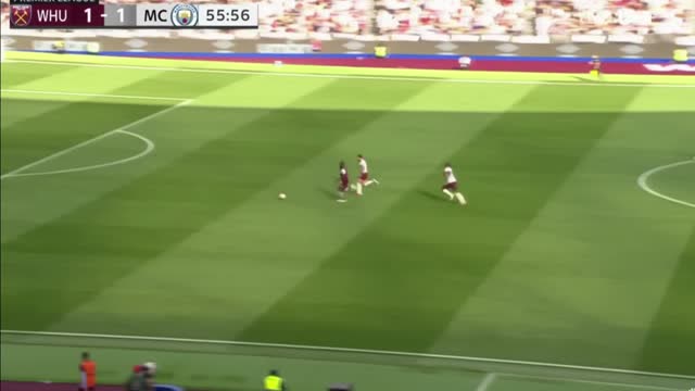 1v1 forward has a big touch