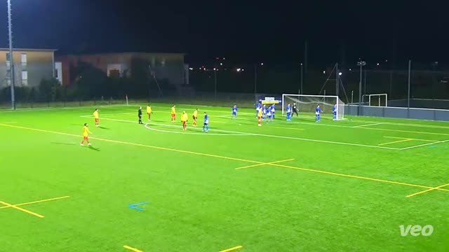 04 001717_-_Shot_on_goal